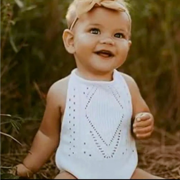 Bailey's Blossoms Girls Crochet Romper size: 12-18 Months - Picture 4 of 7